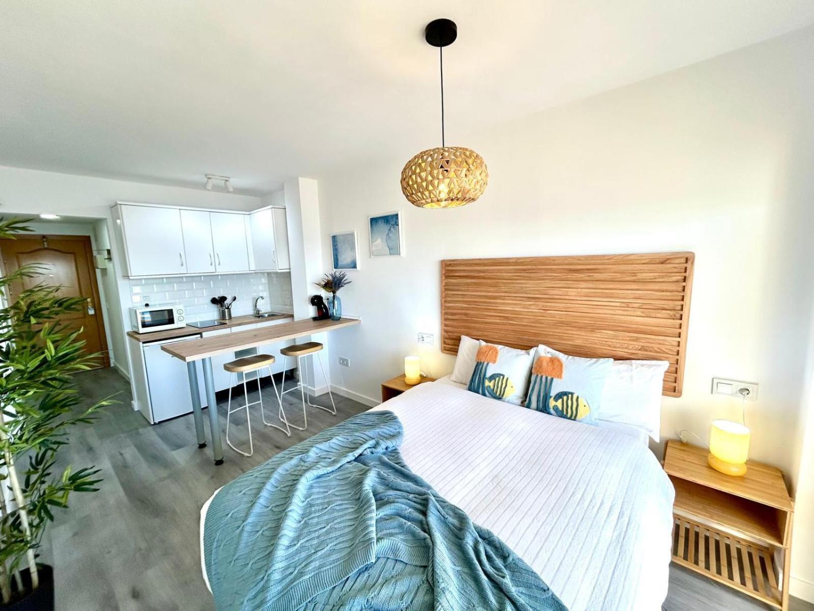 Апартаменты Stella Maris - Amazing Frontal Sea Views With Pool & Terrace By 10Tosea Фуэнхирола Экстерьер фото