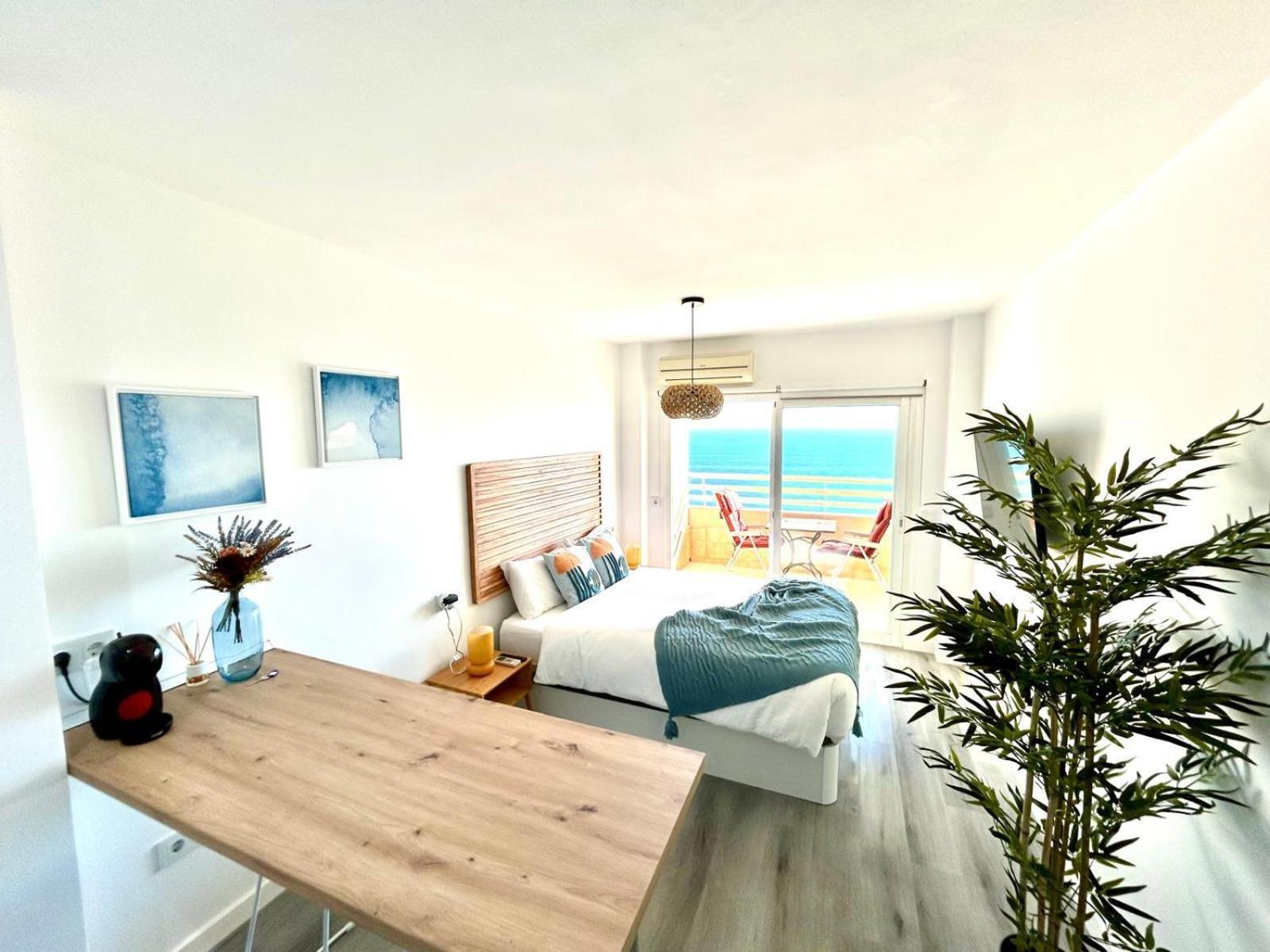 Апартаменты Stella Maris - Amazing Frontal Sea Views With Pool & Terrace By 10Tosea Фуэнхирола Экстерьер фото