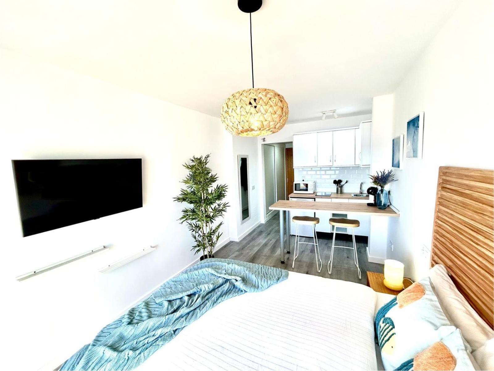 Апартаменты Stella Maris - Amazing Frontal Sea Views With Pool & Terrace By 10Tosea Фуэнхирола Экстерьер фото